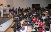 Decenas de escolares pinatarenses reciben los premios del Plan Lector Municipal