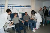La plantilla de ElPozo Murcia ejerce de pajes en el Hospital USP San Carlos
