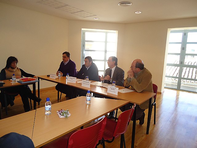 Se celebra en CEBAG una charla-coloquio sobre los horarios de apertura de los comercios - 1