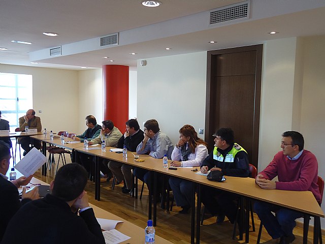 Se celebra en CEBAG una charla-coloquio sobre los horarios de apertura de los comercios - 3