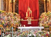 El Cristo procesionó el sábado por las calles de Jumilla y el domingo cientos de jumillanos participaron en la ofrenda de flores