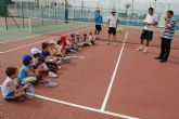 Los jóvenes jugadores de la Escuela Municipal torreña de tenis, diplomados