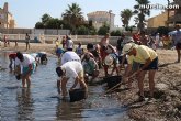 Decenas de voluntarios extraen más de 200 kilos de residuos en playas, rocas y fondos marinos de La Manga