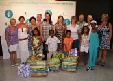 La alcaldesa recibe a un grupo de niños saharauis que pasan el verano con familias del municipio