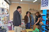 Un total de 40 comerciantes ofrecen productos de primeras marcas con grandes descuentos en la segunda Feria Outlet de Alhama de Murcia