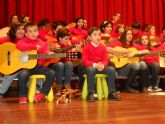Los alumnos del Grupo Musical de Ana y el Taller de Guitarra de la Asociación Sociocultural de la Mujer protagonizan el XVII Concierto de Villancicos