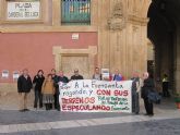 Herguedas participa en la concentración ante el Obispado contra la urbanización de la ladera de La Fuensanta