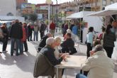 El mercadillo navideño de puerto de Mazarrón ha llenado de vida y fiesta la plaza de Toneleros