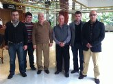 Un grupo de nazarenos de Totana acompañados por el Consiliario del Cabildo visitan Sevilla para entrevistar al famoso compositor don Abel Moreno Gómez