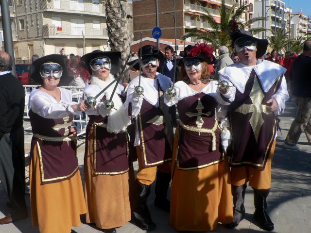 El carnaval llega a Puerto de Mazarrn con un desfile por el paseo - 1