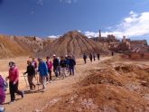 Más de una treintena de personas participan en la ruta de senderismo por las minas de Mazarrón