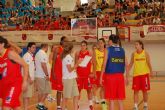 Más de 2.000 personas presenciaron el entrenamiento da la selección española femenina de baloncesto en el  Día del Minibasket  en San Javier