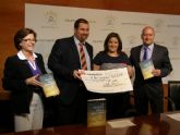 La Concejal de Cultura recibe una ayuda económica de 6.267 euros para la Mesa Solidaria por parte del Club Social de Empleados de Cajamurcia