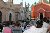 Numerosas personas asisten a la misa de la Patrona del Cementerio Municipal de Totana coincidiendo con la festividad de Nuestra Señora del Carmen