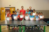 Los jóvenes de Mazarrón practican el tenis de mesa durante el verano