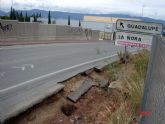 Los socialistas alertan del peligro de accidente en la entrada a la pedanía de Guadalupe debido a la rotura del firme