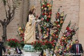 La patrona de Totana, Santa Eulalia, recibió cientos de flores en la tradicional ofrenda
