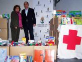 Servicios Sociales y Cruz Roja se unen para entregar material escolar a más de 350 niños de Águilas