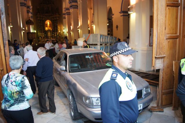 Polica Local y Proteccin Civil intervienen en el dispositivo del suceso provocado por el vehculo que se empotr en la Iglesia de Santiago - 2
