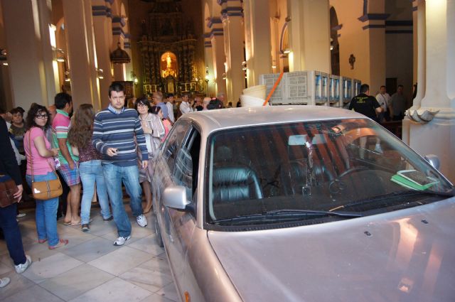 Polica Local y Proteccin Civil intervienen en el dispositivo del suceso provocado por el vehculo que se empotr en la Iglesia de Santiago - 8