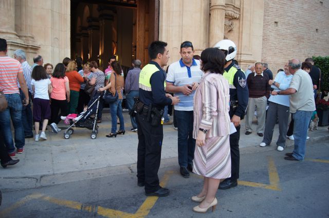 Polica Local y Proteccin Civil intervienen en el dispositivo del suceso provocado por el vehculo que se empotr en la Iglesia de Santiago - 10