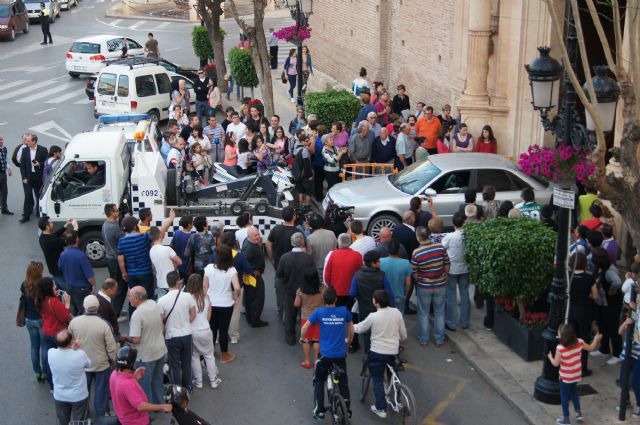 Polica Local y Proteccin Civil intervienen en el dispositivo del suceso provocado por el vehculo que se empotr en la Iglesia de Santiago - 18