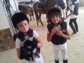 Veinte alumnos de la Escuela de Equitación Aros superan las pruebas de galopes