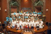 Los jovenes hemofílicos aprenden los secretos del debate parlamentario en la Asamblea Regional de Murcia