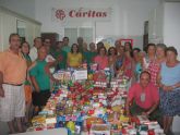 La Comisión Municipal Antideshaucios entregó a Cáritas  1.346 kilos de productos de alimentación, higiene y limpieza