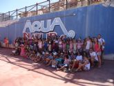 Un grupo de niños afectados por el terremoto de Lorca visitan el parque Terra Natura Murcia