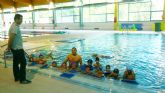 Los alumnos matriculados para clases de natación en la Piscina Cubierta del Polideportivo supera ya los 430