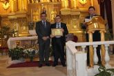 El Ayuntamiento de Archena entrega en un acto institucional y religioso el 'Escudo Oficial de la Villa' a la Virgen de la Milagrosa