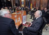La Universidad de Murcia reconoce la trayectoria del centenario maestro José Antonio Campuzano