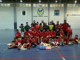 Medio centenar de niños participaron en la i jornada solidaria de la escuela de fútbol sala de Águilas