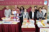 La Asociación del Centro de Día de Personas Mayores dona 2.000 euros de material a la Unidad de Alzheimer