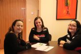 El ayuntamiento de Murcia premia a tres jóvenes compañeras de piso con discapacidad intelectual por el día de la mujer