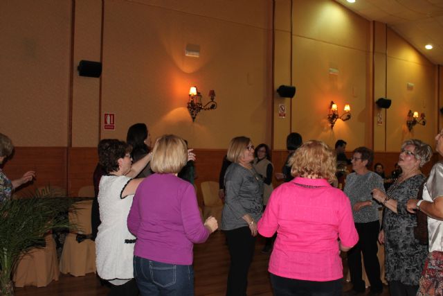 Casi 100 mujeres asisten a la cena convivencia del Da de la Mujer - 1