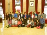 Alumnos del colegio Fuenteblanca y de Chipre visitan el Ayuntamiento