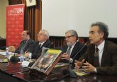 El consejero Pedro Antonio Sánchez destaca la contribución de la Universidad de Murcia al desarrollo regional en acto de revista del centenario