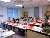 Casi treinta alumnos comienzan un curso de inglés en Empleo que les permitirá acceder a pruebas libres de la Escuela Oficial de Idiomas
