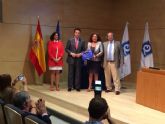 El Ministro entrega a la concejal de Turismo de Los Alcázares las 6 'Q de Calidad Turística'