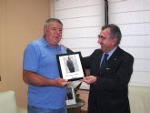 El consejero Manuel Campos recibe al presidente de la comunidad de propietarios del barrio de San Fernando, de Lorca