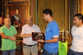 Los subcampeones de España de Fútbol Playa son recibidos en el ayuntamiento y reciben una placa de homenaje