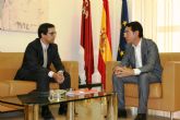 El consejero José Gabriel Ruiz se reúne con el decano del Colegio Oficial de Ciencias Políticas y Sociología