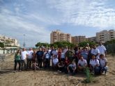 Voluntarios colaboran en la recuperación de especies dunares amenazadas de La Manga en el Monte Blanco