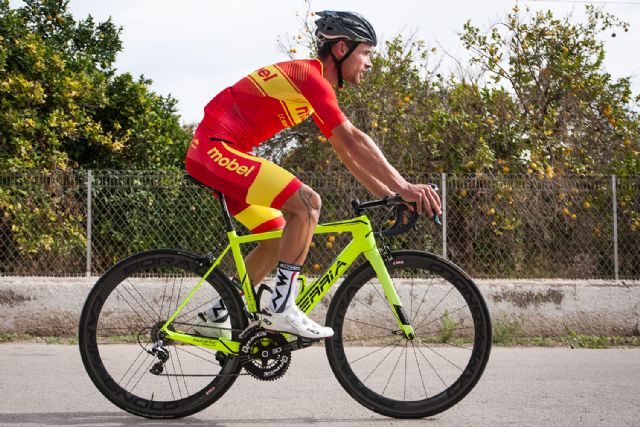 Totana.com - ciclista totanero García ya luce el maillot Campeón de España de Ciclismo en categoría Sénior