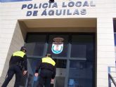 La Policía Local de Águilas detiene a dos individuos cuando intentaban forzar la entrada de un conocido bar de la localidad