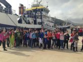 400 alumnos de Mazarrón visitan el buque de investigación Ramón Magalef