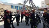 Los Bomberos de Cartagena aprenden técnicas de rescate vertical