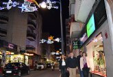 Mas de 300.000 bombillas engalanan de Navidad las principales calles de Águilas